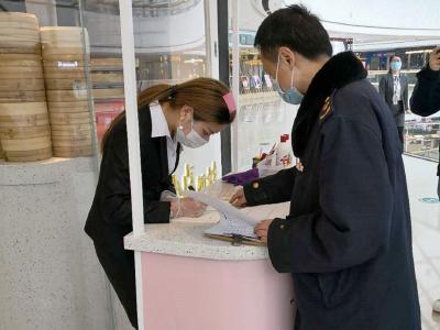 荆州区餐饮行业逐步恢复营业 市场监管人员开展巡查