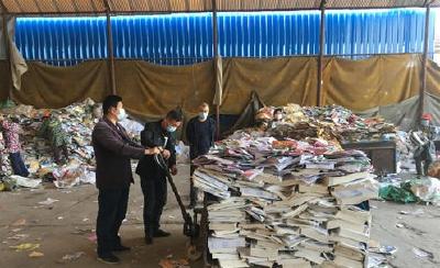 荆州集中销毁8000余册“问题”书籍 净化市场环境