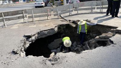 最新！昨晚武德路东路口北侧路面空洞正在抢修，工期约3天