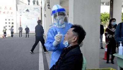 复学在即！荆州中学400余名教职人员接受核酸检测