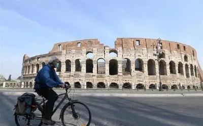 英国首相治愈出院后首次露面，美国养老院超2700人因新冠肺炎死亡……