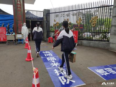 高三开学  荆州各所高中迎接学子返校