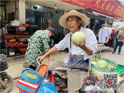 沙市版“买它买它”卖菜翁，像极了网红直播“带货”祖师爷 