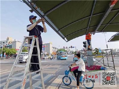 太贴心！荆州城区部分路口破旧遮阳棚“换新”