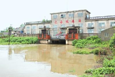 江陵县启动3座大型泵站排渍 1万余亩农田受淹