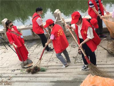 我的城市我的家| 党员下沉社区，服务居民改善环境