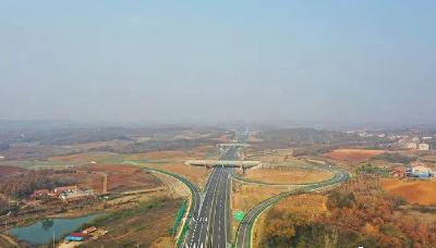 昨天，枣阳到石首高速公路襄阳南段和荆门北段通车