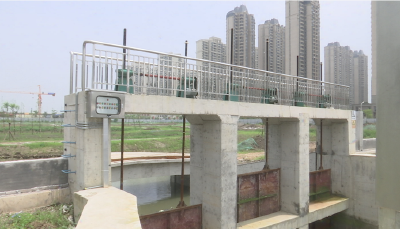 荆州加大抢排力度 城区部分道路积水问题得到解决