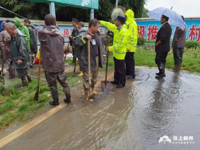 江陵县民警齐心协力抢险救灾 转移群众200余人
