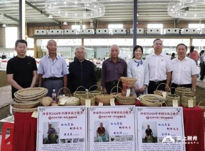 沙市区岑河镇：陈龙村“非遗一条街”工匠作品在农民丰收节参展 