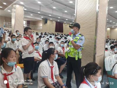 荆州交警部门开展形式多样的护学活动