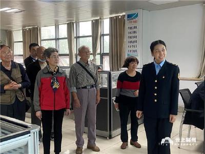 荆州公交开放日，市民零距离感受智能公交“运转模式”