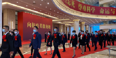湖北省抗击新冠肺炎疫情表彰大会在武汉隆重召开！今天，为英雄刷屏！