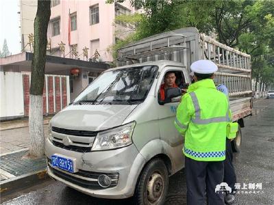 双节临近，荆州交警集中整治各类交通违法行为，净化道路交通秩序