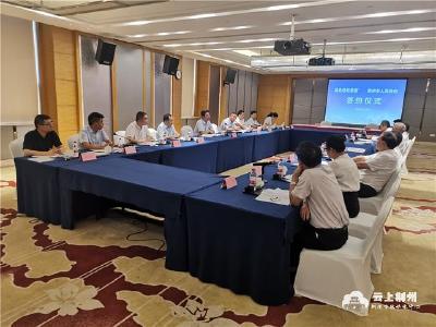 荆州市政府分别与湖北机场集团和湖北移动签订战略合作协议