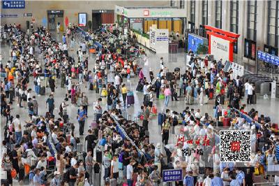 荆州火车站迎来“错峰开学”客流 日均11000余人次