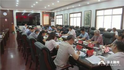 荆州市政协召开“完善社区公共卫生服务体系建设”调研座谈会 