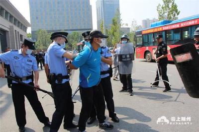 荆州区公安民警：百姓的安稳 由我们来守护