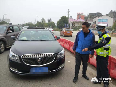 荆州交警截获一辆涉嫌肇事逃逸车辆