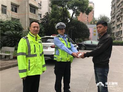 辅警跳水救人手机报废，爱心企业赠送手机一台！