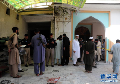 巴基斯坦宗教学校爆炸袭击事件致7死120伤