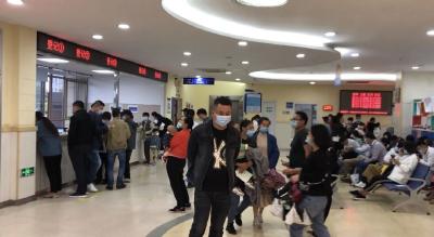 探访义乌新冠疫苗接种现场：先到先打，不限户籍