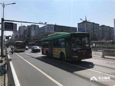 荆州中心城区便河西路路口增设中央隔离护栏  通行效率提高