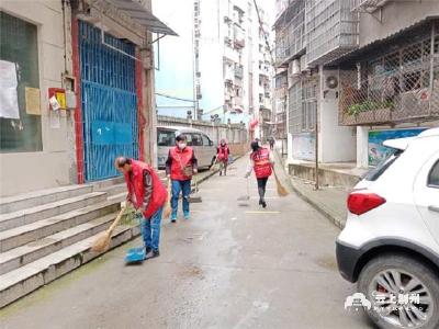 国庆我在岗丨下沉社区党员坚守岗位 帮居民办实事