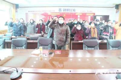 荆州市民政局联合红门路社区开展国家宪法日活动
