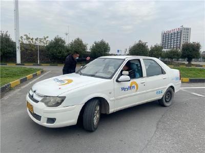 “老司机”加油！荆州东方时尚迎来首批“70+”学员