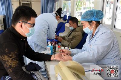 荆州市民踊跃无偿献血 缓解冬季血库紧张