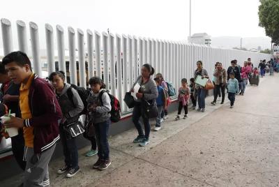 拜登上任首日将推动移民改革:为1100万无证移民提供合法身份