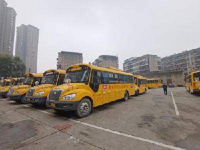 开学了！荆州公交对28辆校车进行”体检“