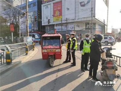 荆州交警专项整治摩托车、电动车交通违法行为