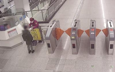 小学生地铁逃票被爸爸严厉批评