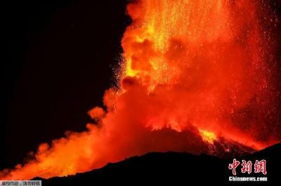 意大利埃特纳火山密集喷发 专家：尚不知何时结束