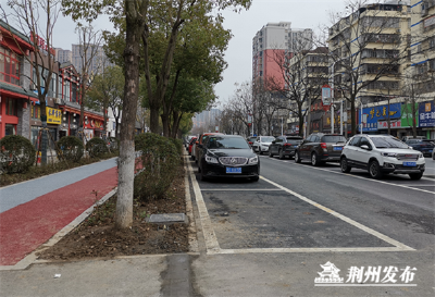 一个月后荆州将新增1260个停车位，位置在…
