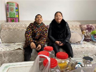 袁德英：13年前“捡”回流浪儿，而今已是“亲生儿”