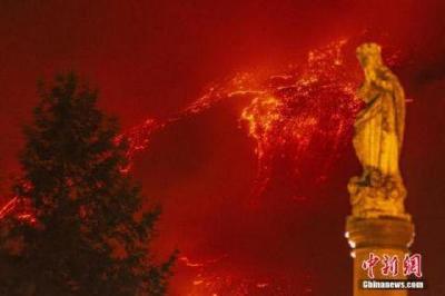 意大利埃特纳火山16次喷发 火山灰严重威胁农作物