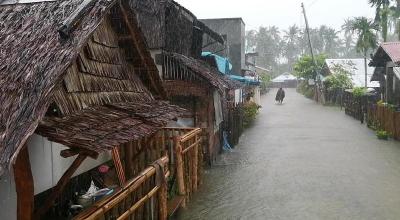 台风“舒力基”在菲律宾已致至少2死 超5万人受灾