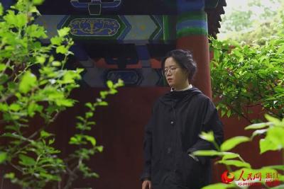大写的佩服！90后女孩家中建了座“故宫亭”