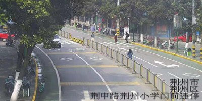 预防涉校交通事故 荆州小学门前交通设施进行调整优化