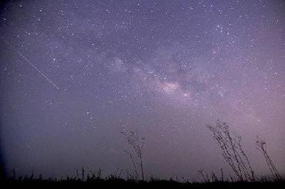 明日天琴座流星雨迎来极大，看火流星划破夜空