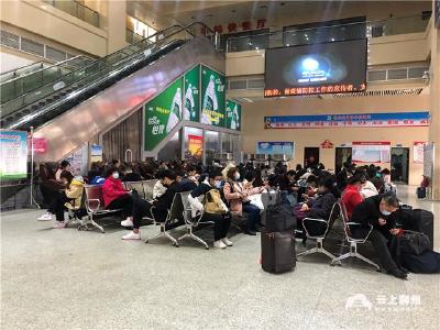 7500人次！清明假期首日 荆州客运枢纽站迎来今年客流最高峰