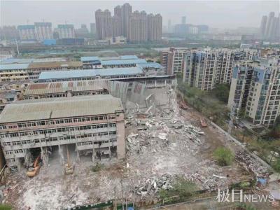 武汉启动“拆违飓风行动”，硚口区长丰街3栋历史违建被拆除