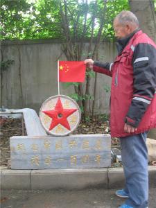 荆州七旬老石匠雕刻五角星 献礼建党100周年