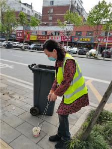 【爱国卫生运动进行时】门前三包员岳丽萍：扫最长的街，护最美的路