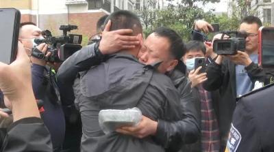 儿子2岁被拐，荆州夫妇寻子28年，终于团圆！