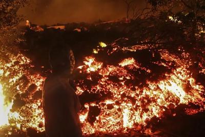 刚果（金）尼拉贡戈火山喷发，致15死