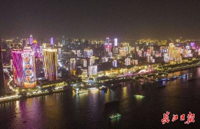 6月1日晚，武汉两江四岸将上演儿童节主题灯光秀表演